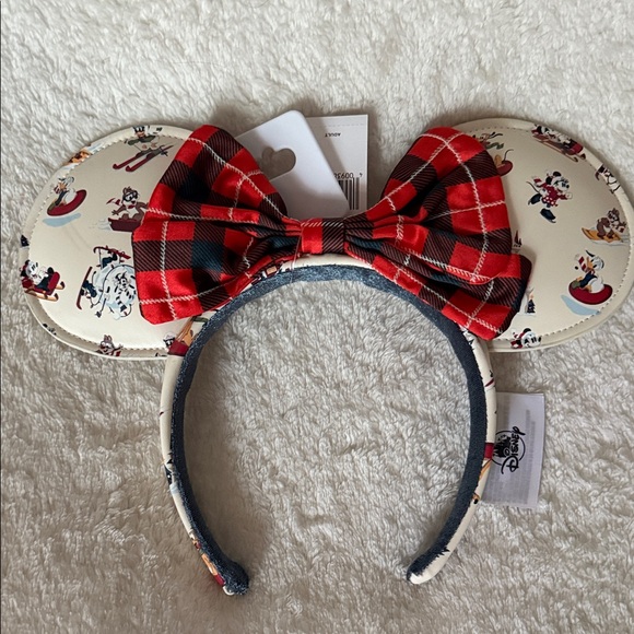 Disney Accessories - NWOT: Walt’s Holiday Lodge, Mickey & Friends
